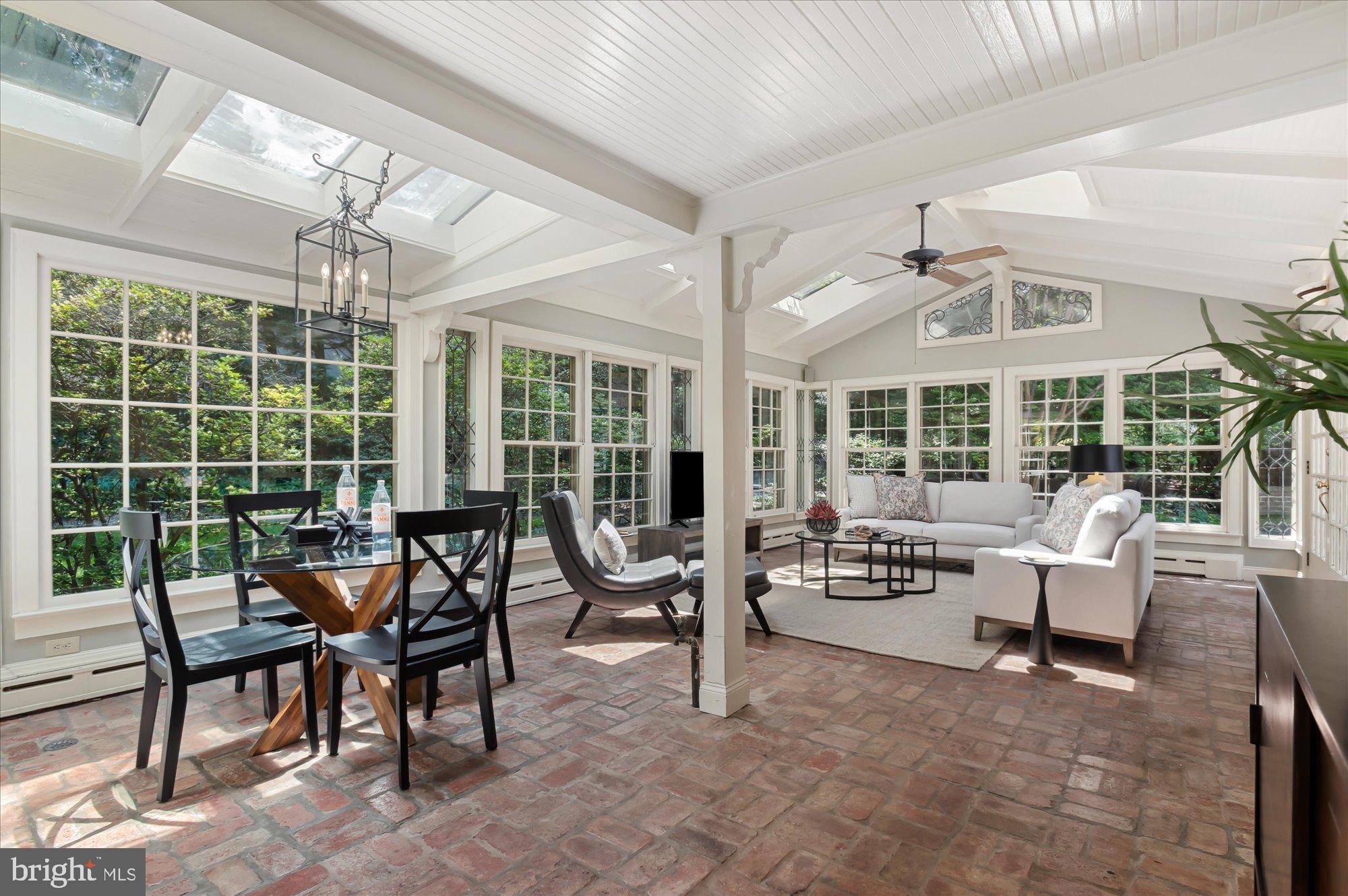 GOLF CLUB MANOR - Residential