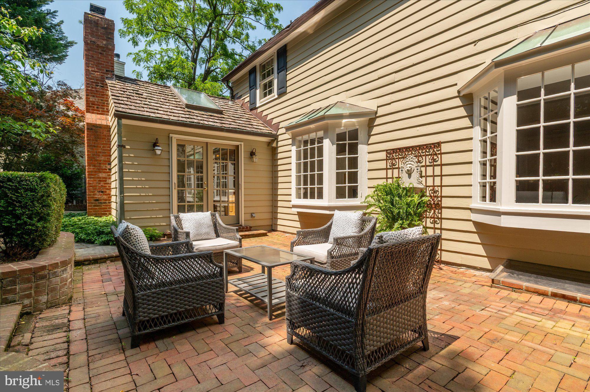 GOLF CLUB MANOR - Residential