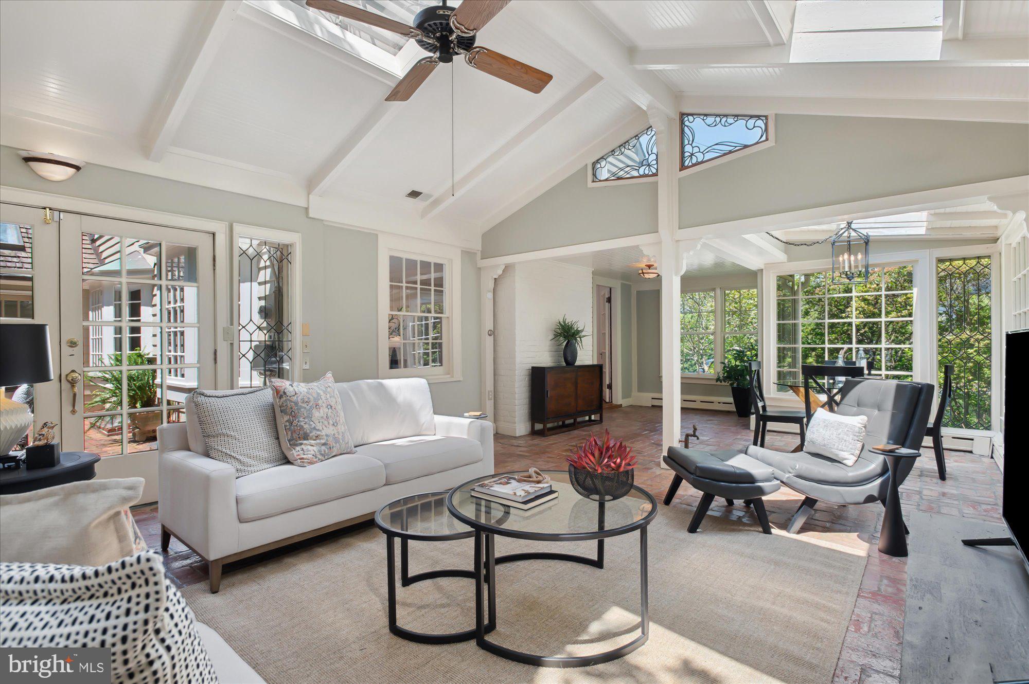 GOLF CLUB MANOR - Residential