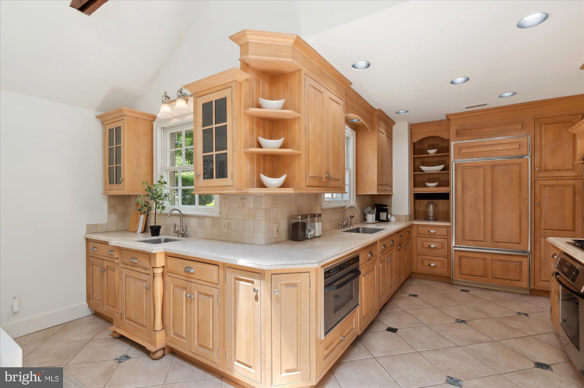 GOLF CLUB MANOR - Residential