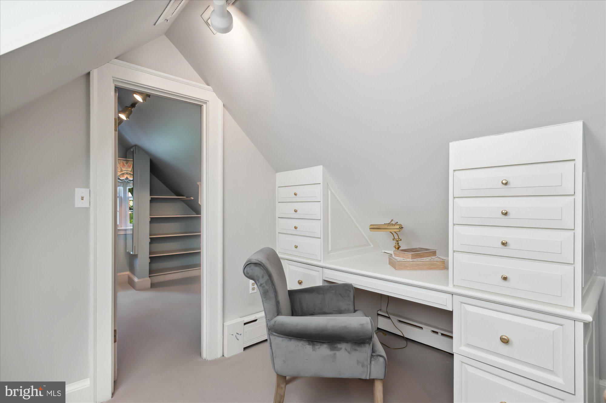 GOLF CLUB MANOR - Residential