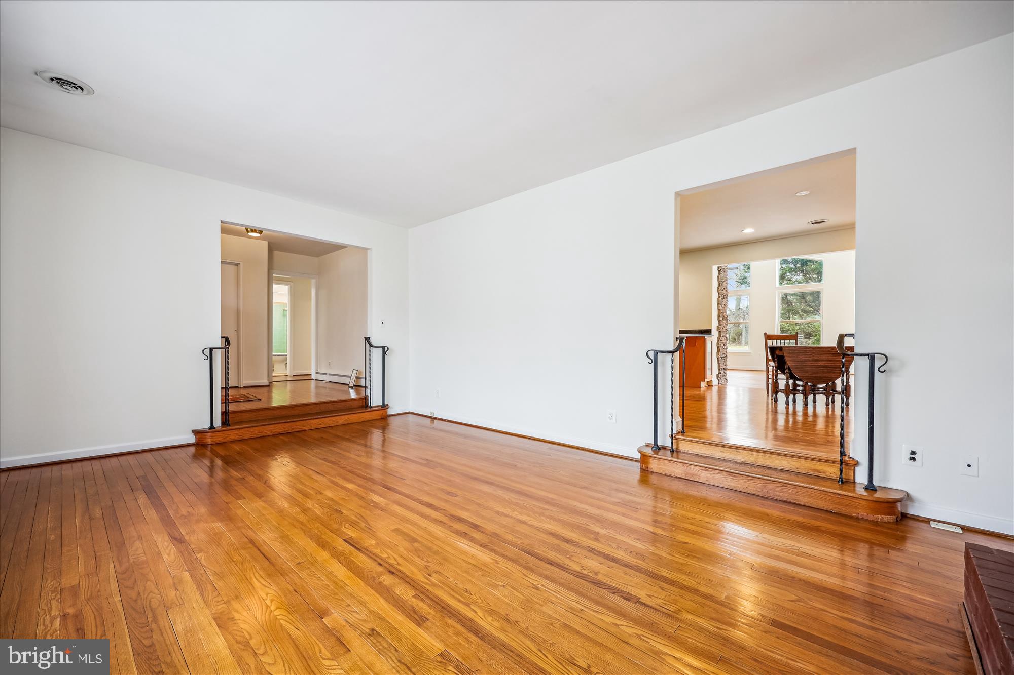 SEVEN OAKS - Residential