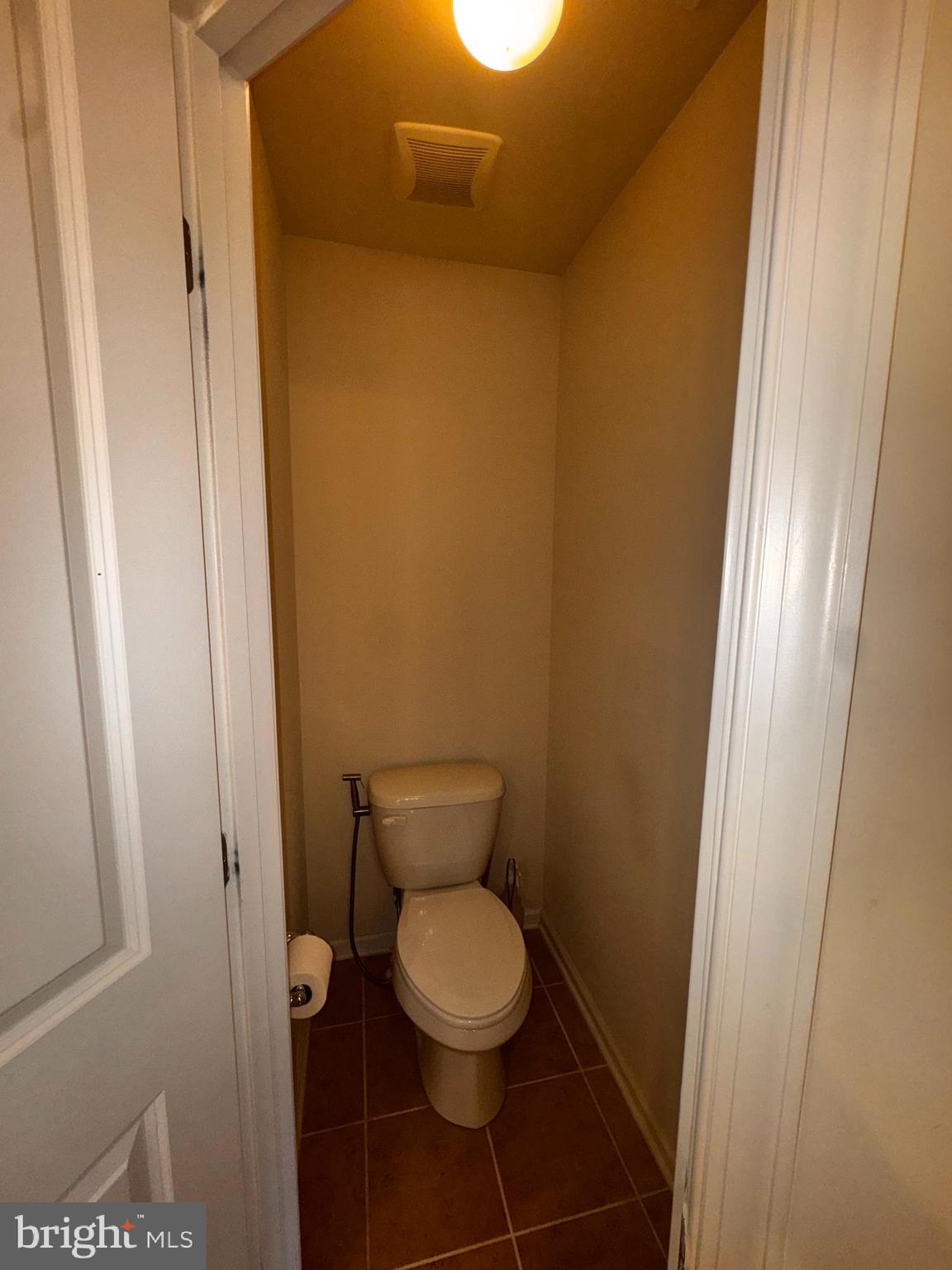 ADAMS CROSSING - Residential Lease