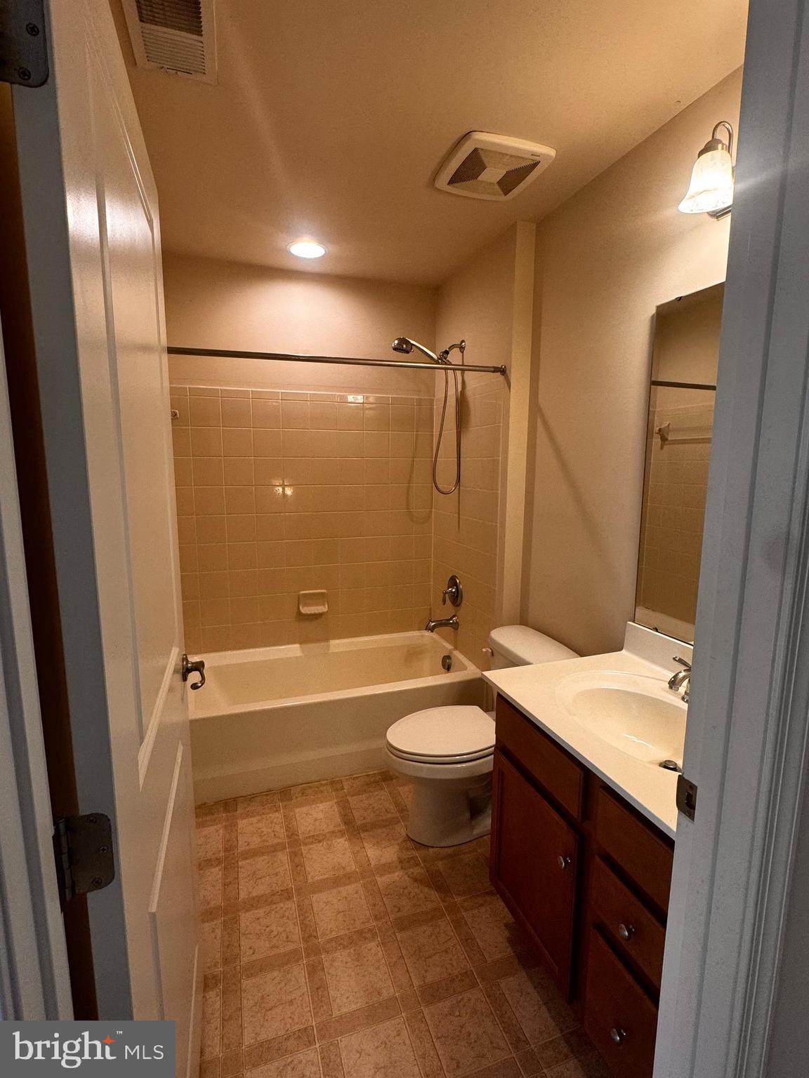 ADAMS CROSSING - Residential Lease