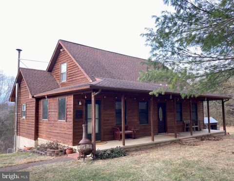 121 SPIKER LANE STRASBURG VA 22657