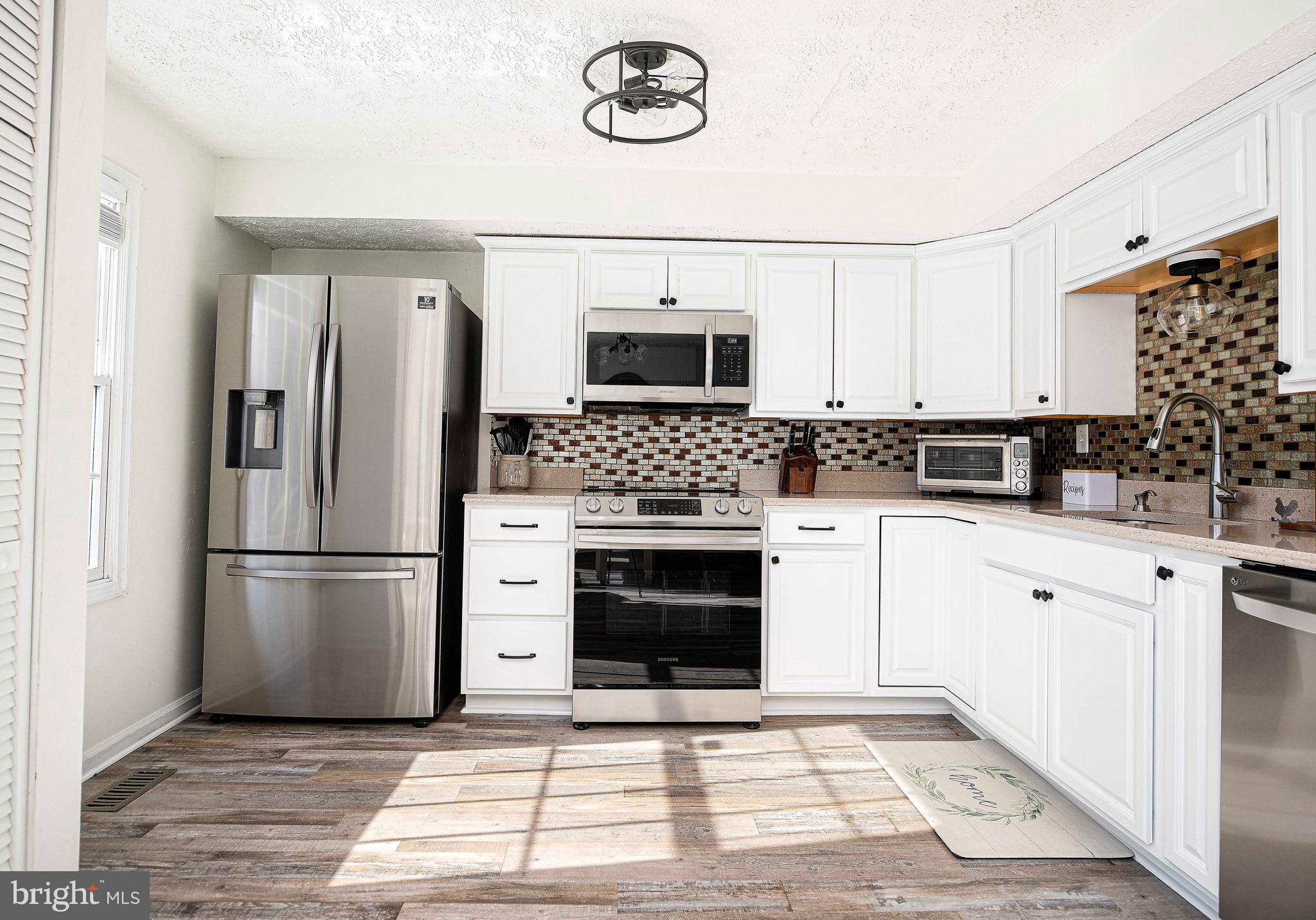 LAUREL WOODS - Residential