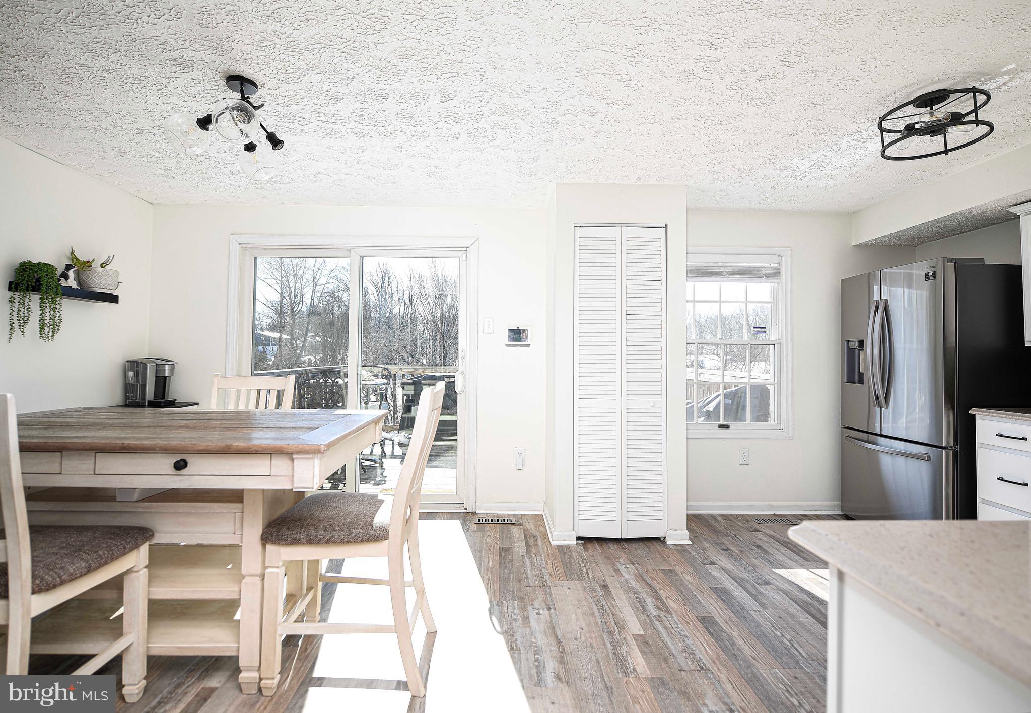 LAUREL WOODS - Residential