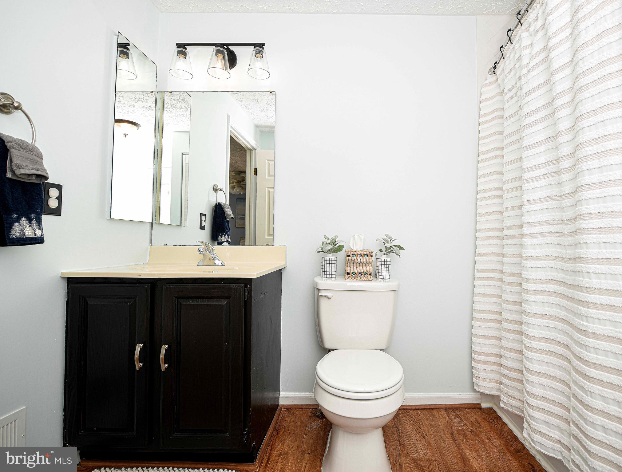 LAUREL WOODS - Residential