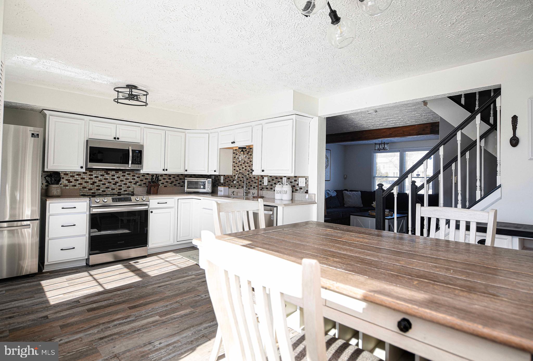 LAUREL WOODS - Residential