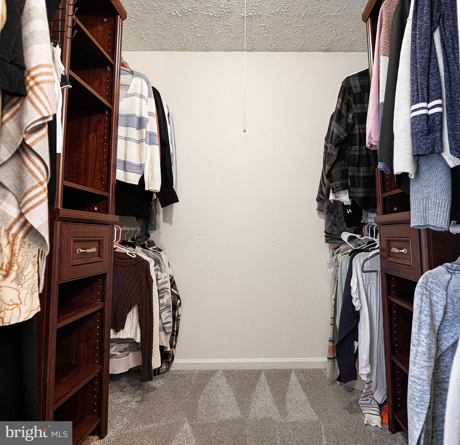 LAUREL WOODS - Residential