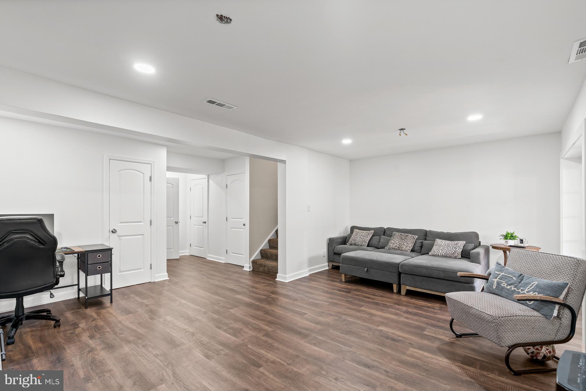 OAKLAND MILLS - Residential