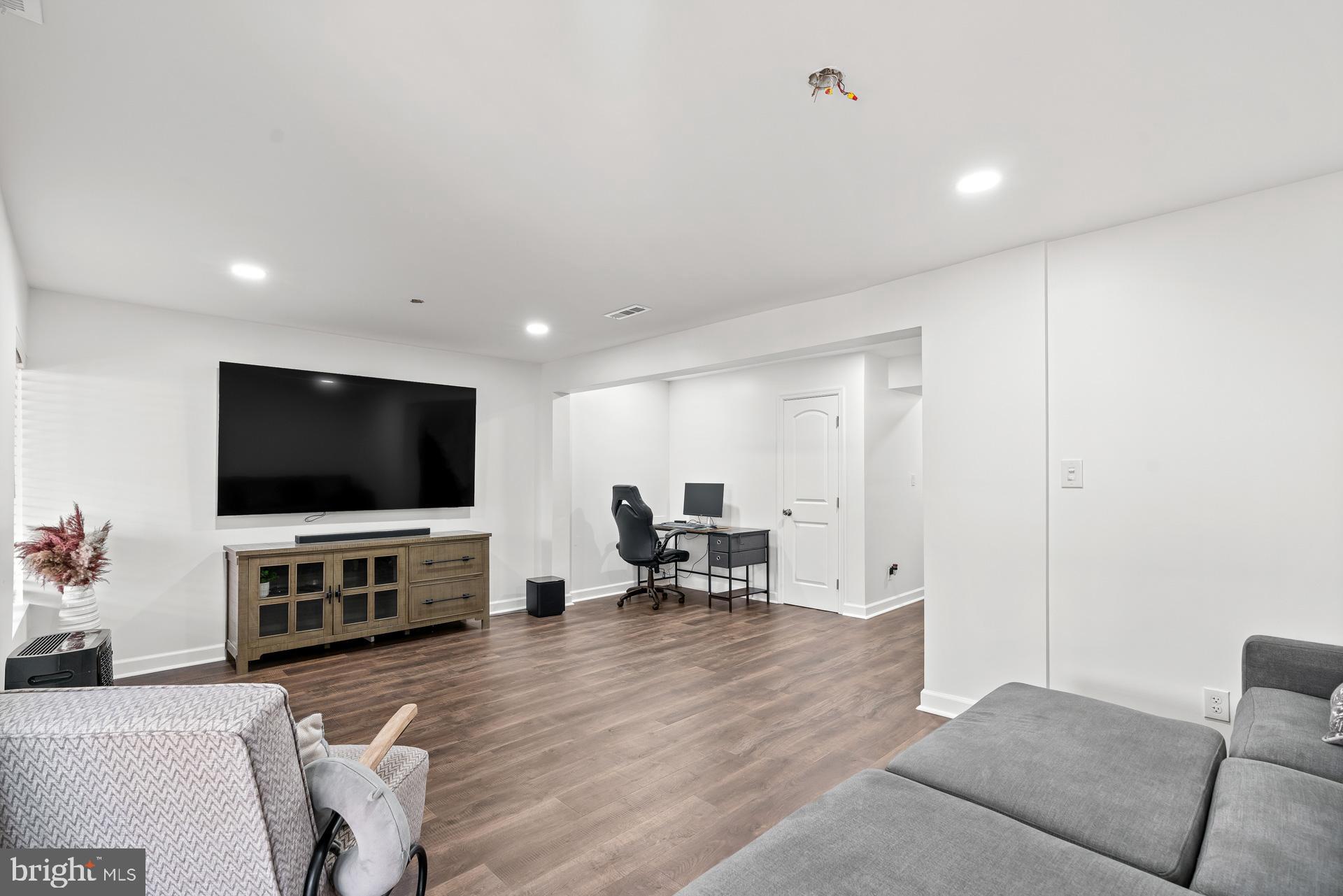 OAKLAND MILLS - Residential