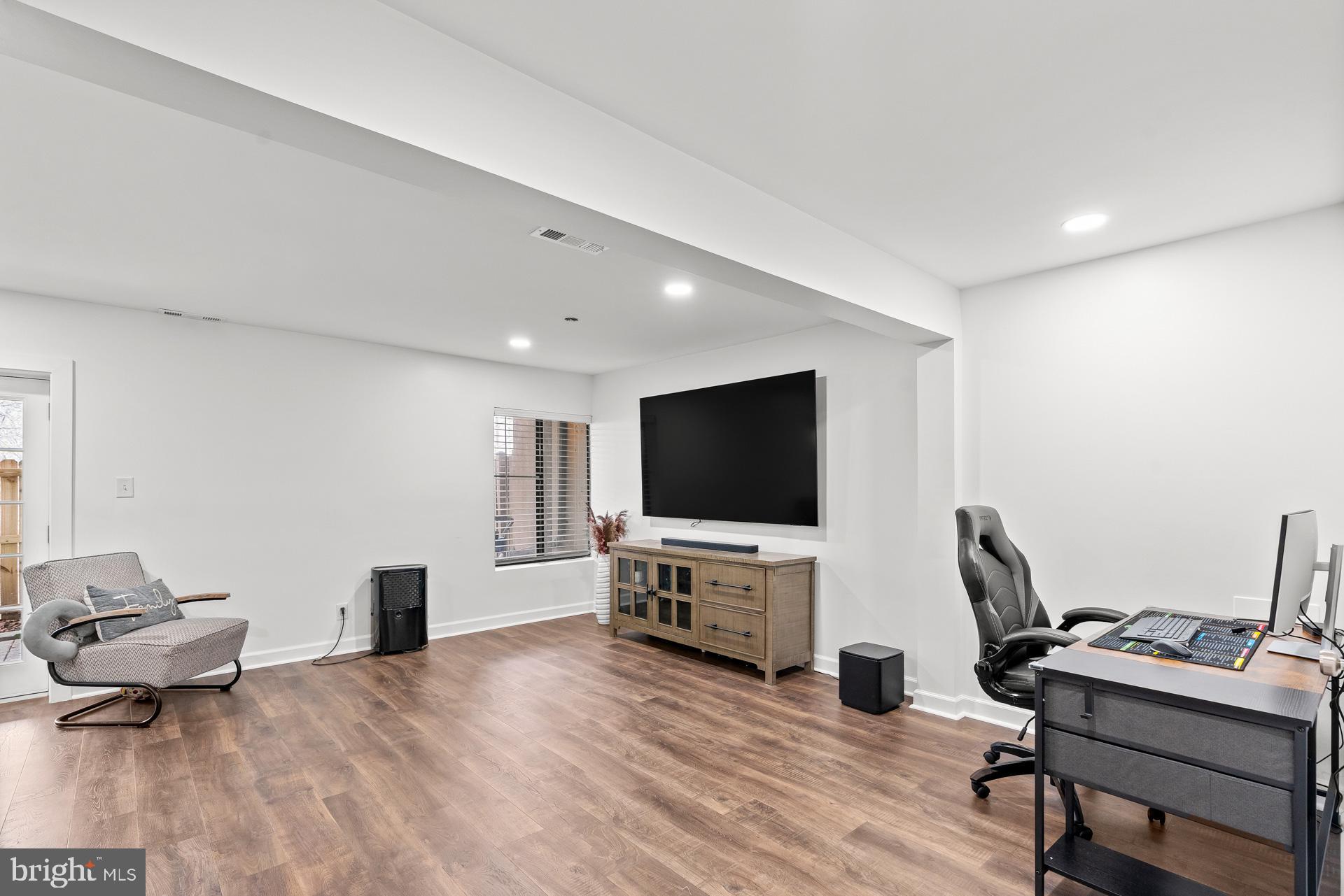 OAKLAND MILLS - Residential