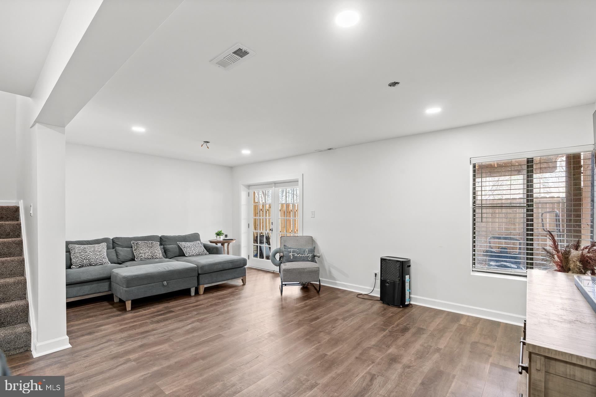 OAKLAND MILLS - Residential