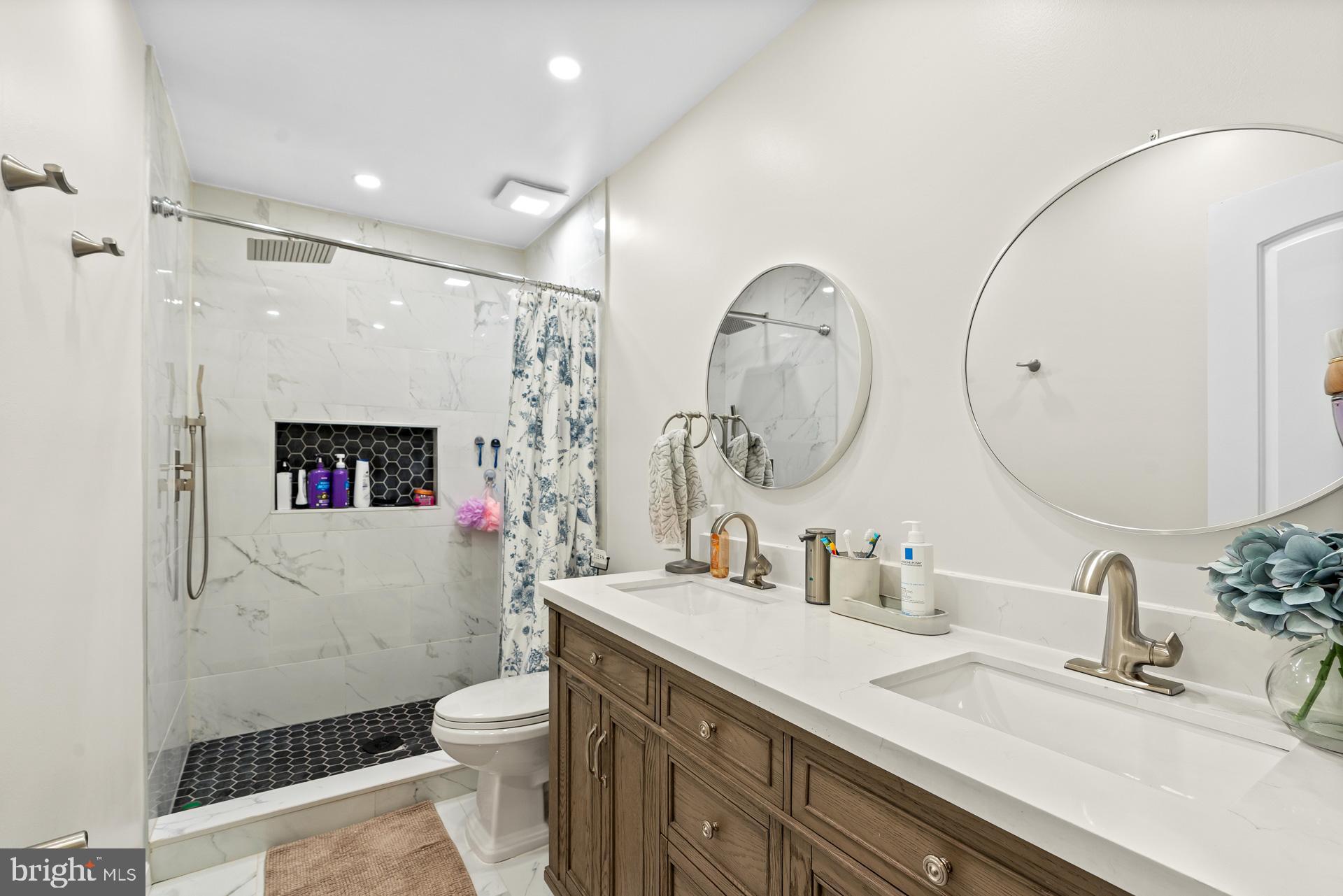 OAKLAND MILLS - Residential