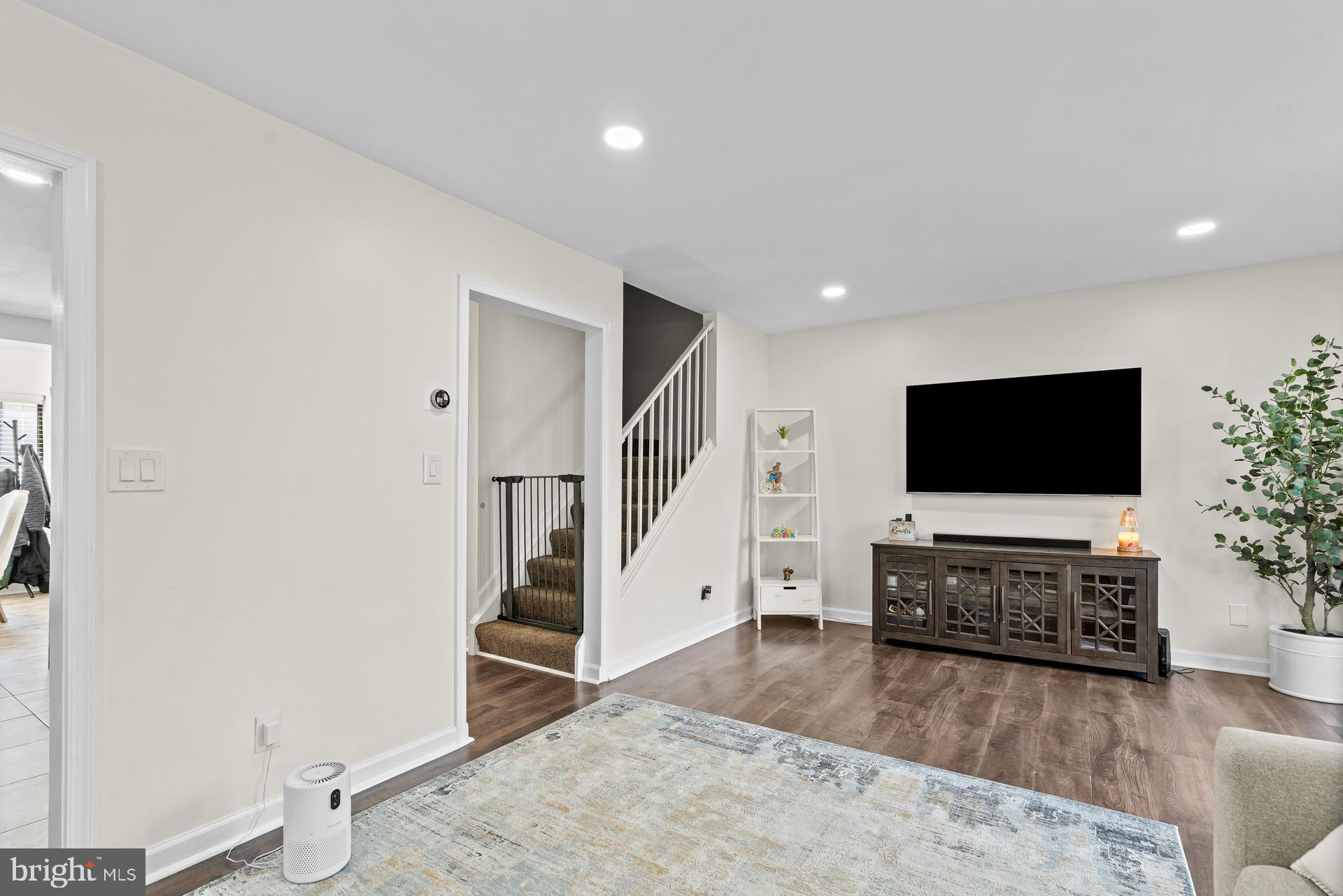 OAKLAND MILLS - Residential