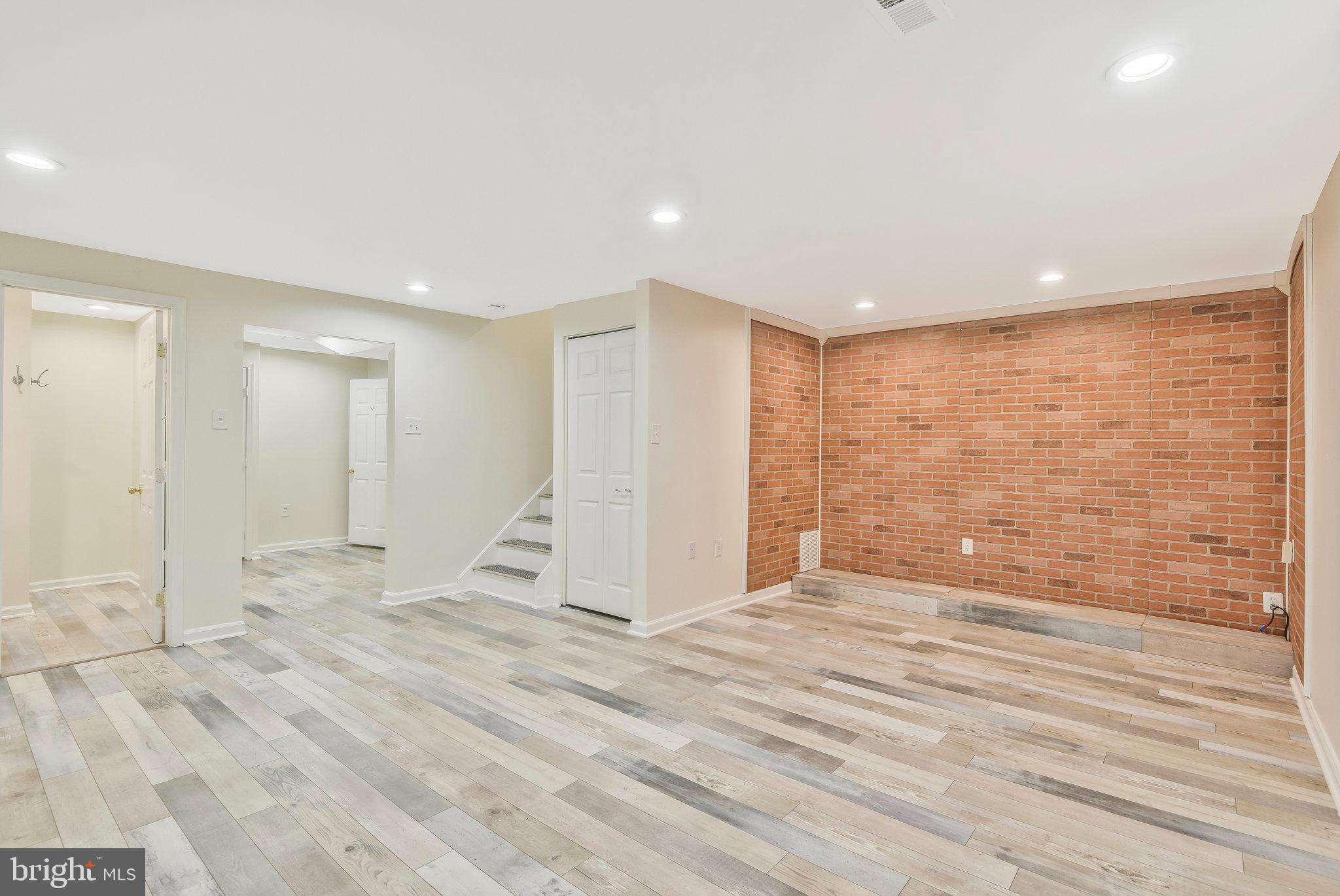 BURKE CENTRE - Residential Lease