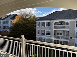 FOUR SEASONS - Residential Lease