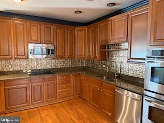 FOUR SEASONS - Residential Lease