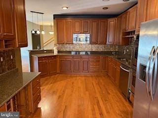 FOUR SEASONS - Residential Lease