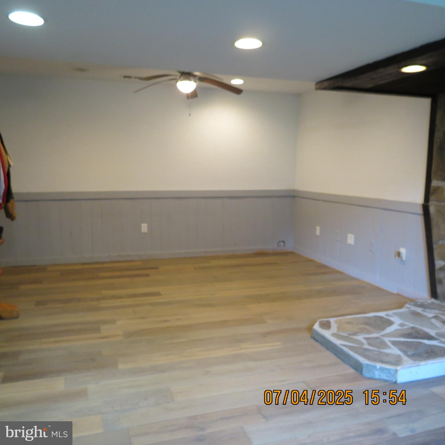 SHADY ACRES - Residential