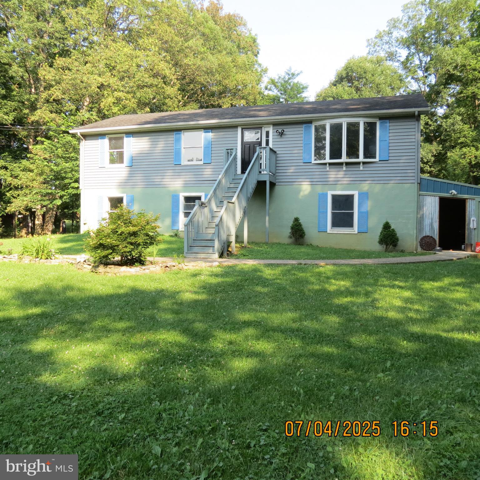 Charming raised Rancher with 2 fully with 2 fully finished levels.
5 Bedroom, 2 Bath at the end of a cul-de-sac. Beautiful yard with a nice deck out
back for gatherings. Come check out this home today.