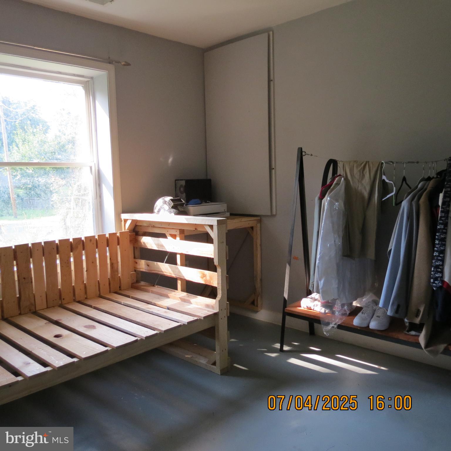 SHADY ACRES - Residential