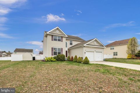 4 KENSINGTON LANE BERLIN NJ 08009