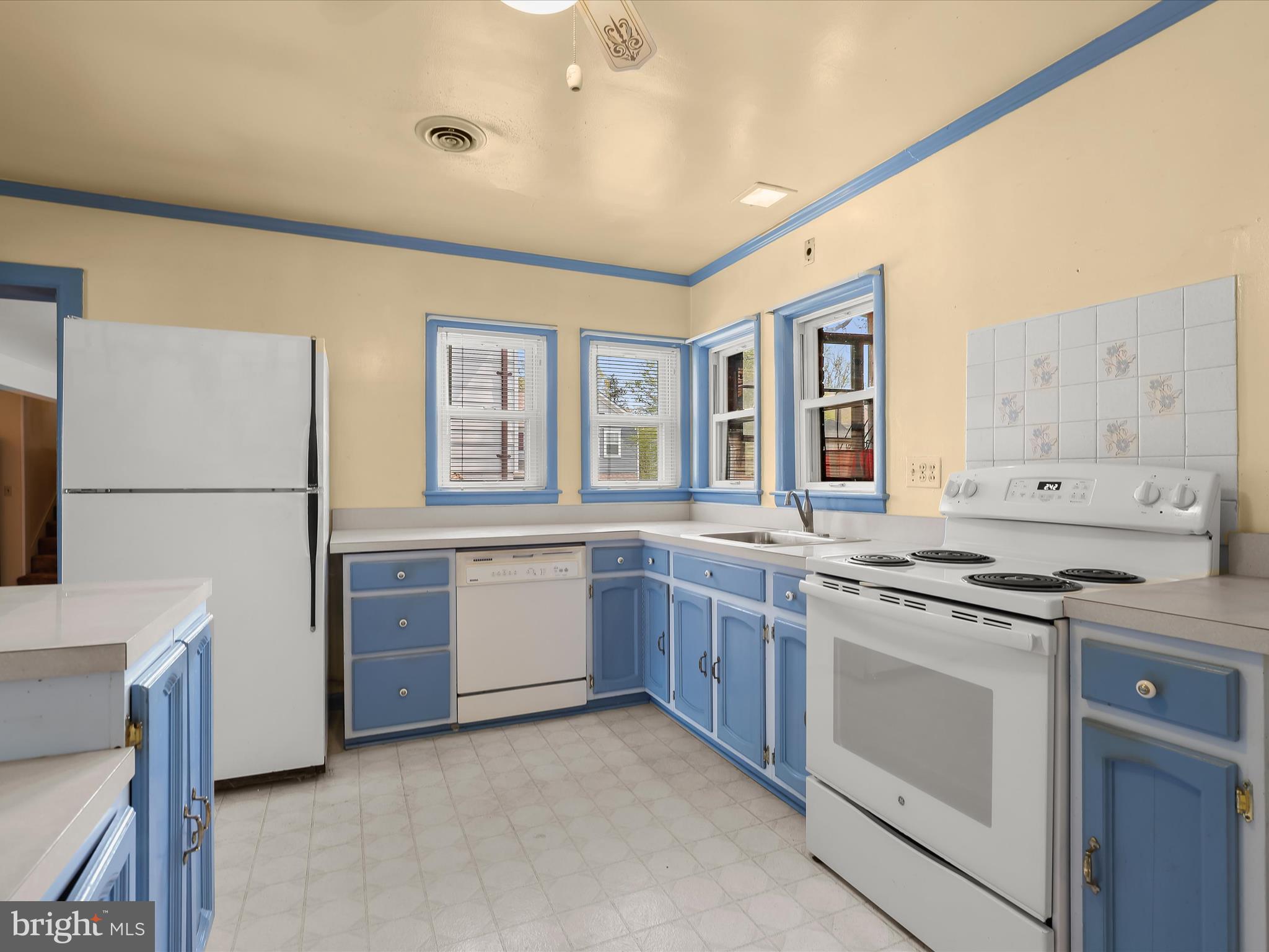 HONEYSUCKLE RIDGE - Residential