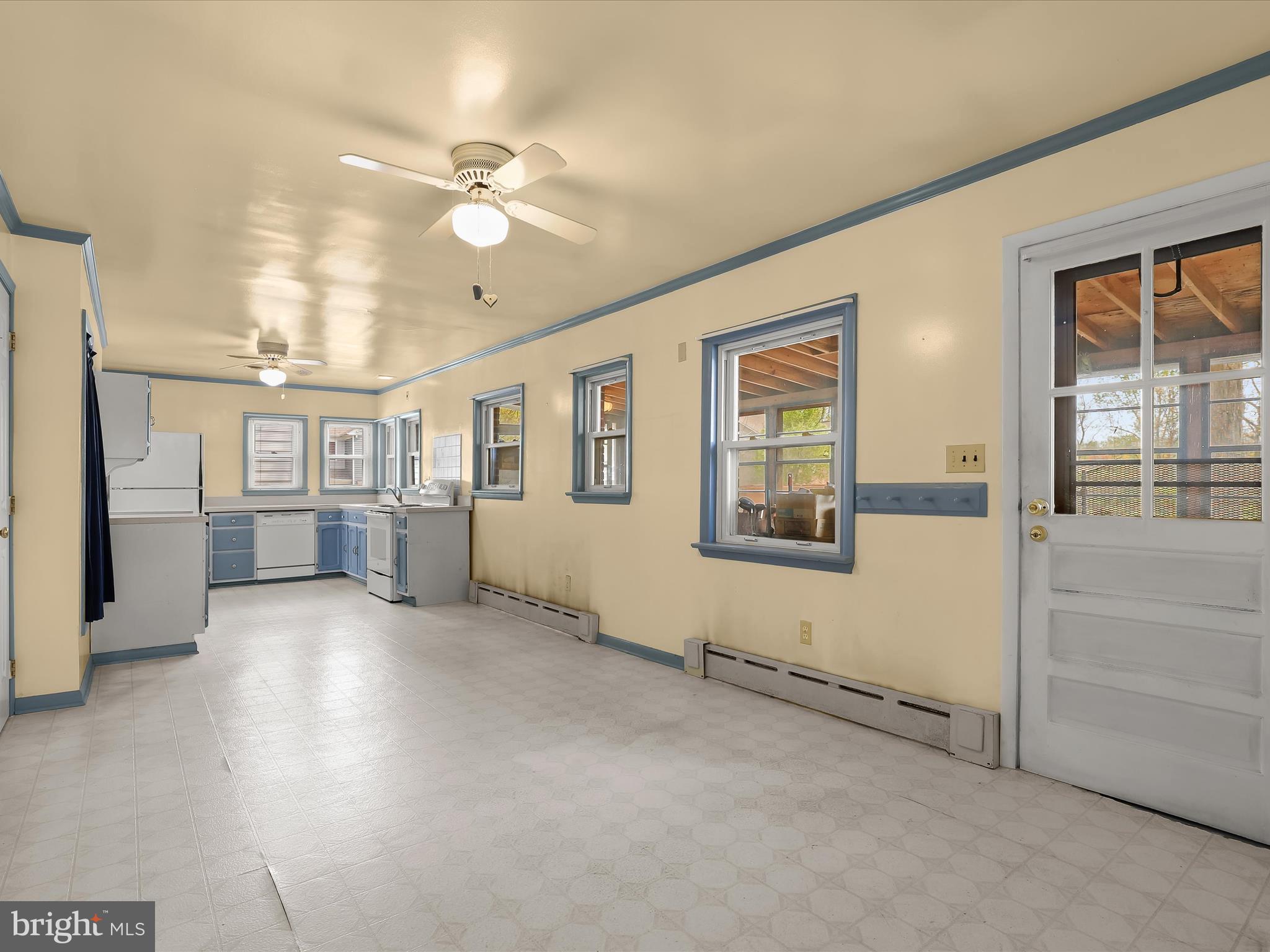 HONEYSUCKLE RIDGE - Residential