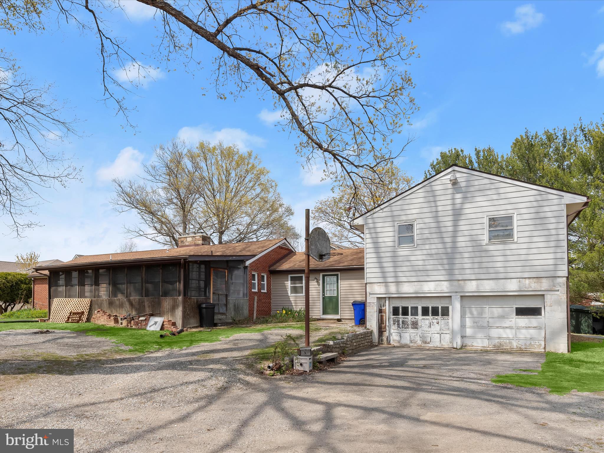 HONEYSUCKLE RIDGE - Residential