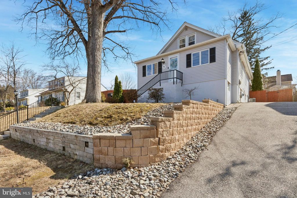 Photo of 747 Tennis Avenue, GLENSIDE, PA 19038 (MLS # PAMC2165534)