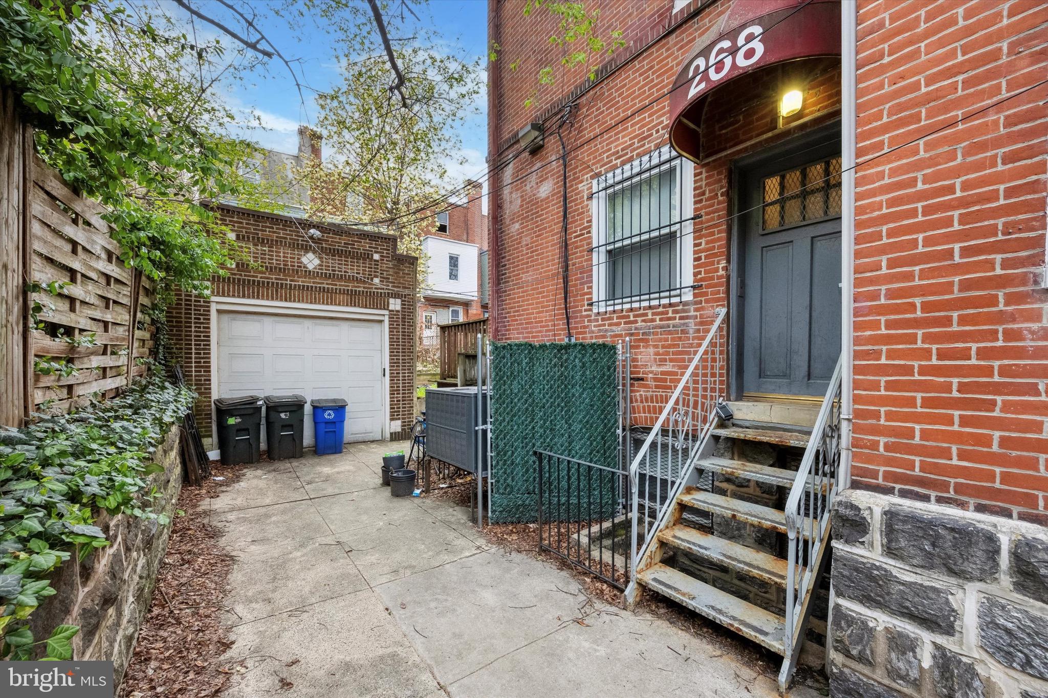 UNIVERSITY CITY - Residential Lease