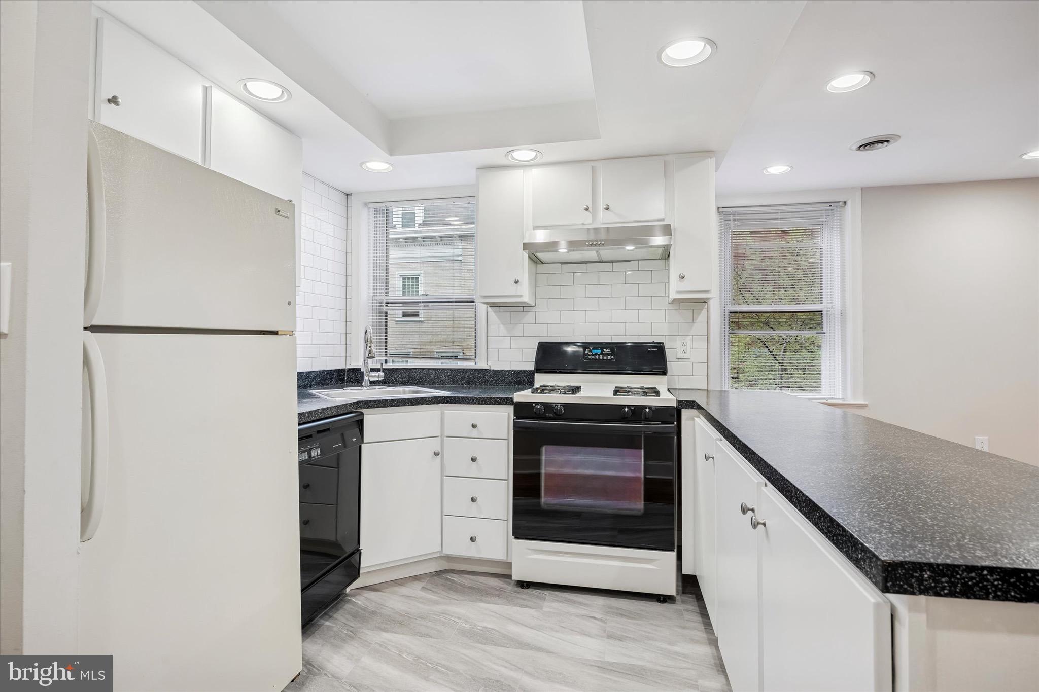 UNIVERSITY CITY - Residential Lease