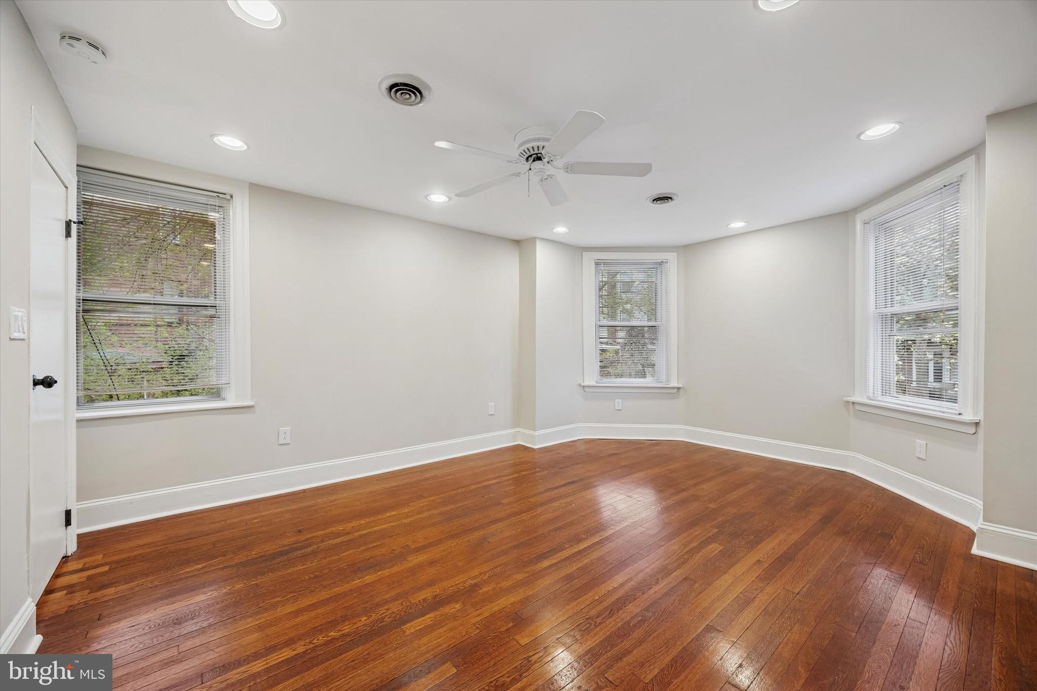 UNIVERSITY CITY - Residential Lease