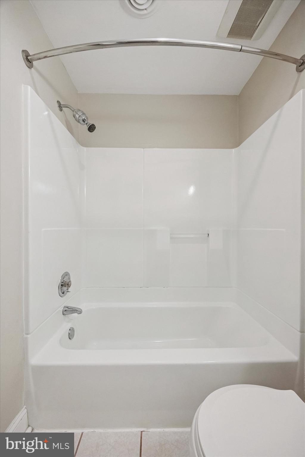 UNIVERSITY CITY - Residential Lease