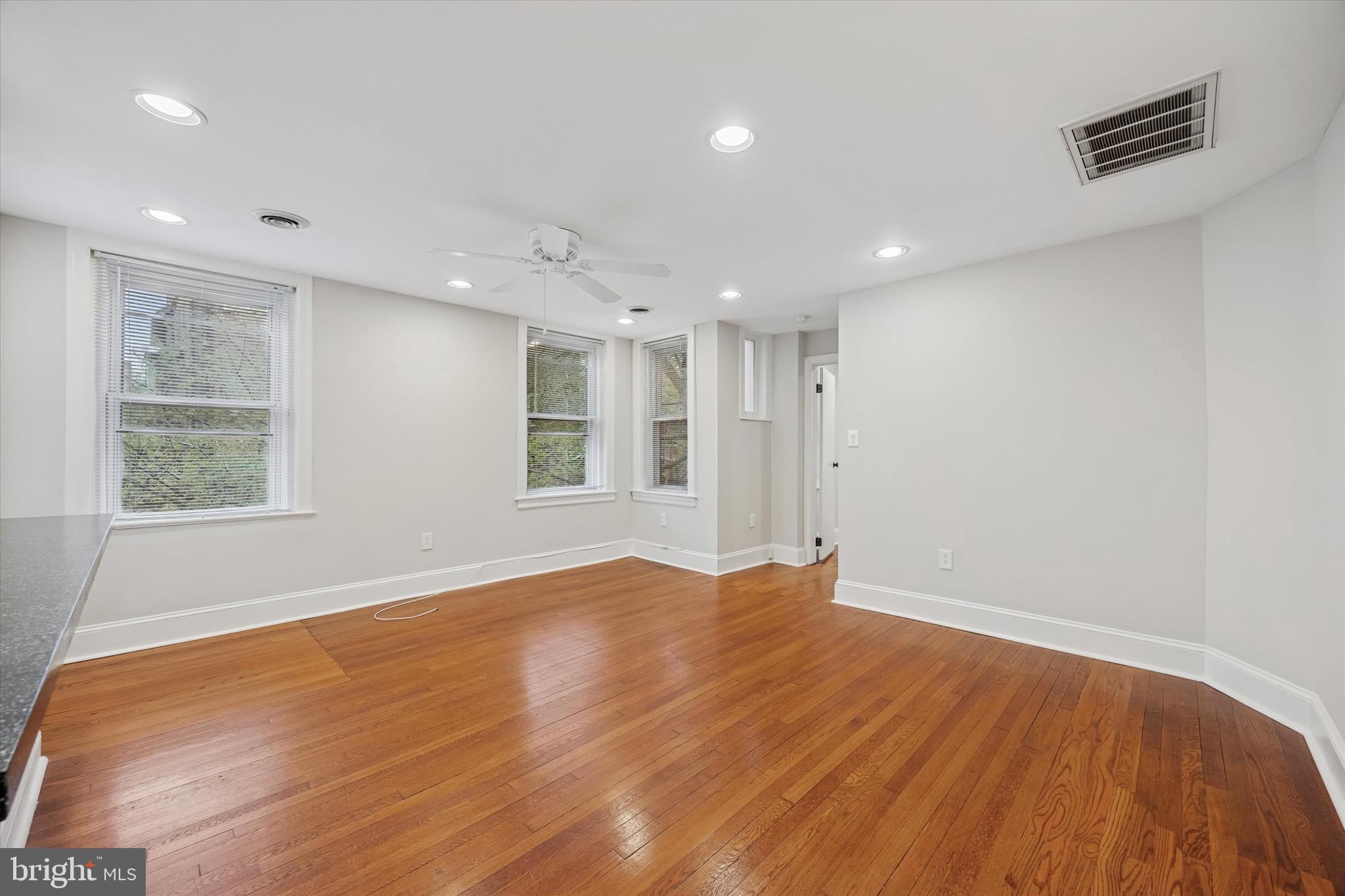 UNIVERSITY CITY - Residential Lease