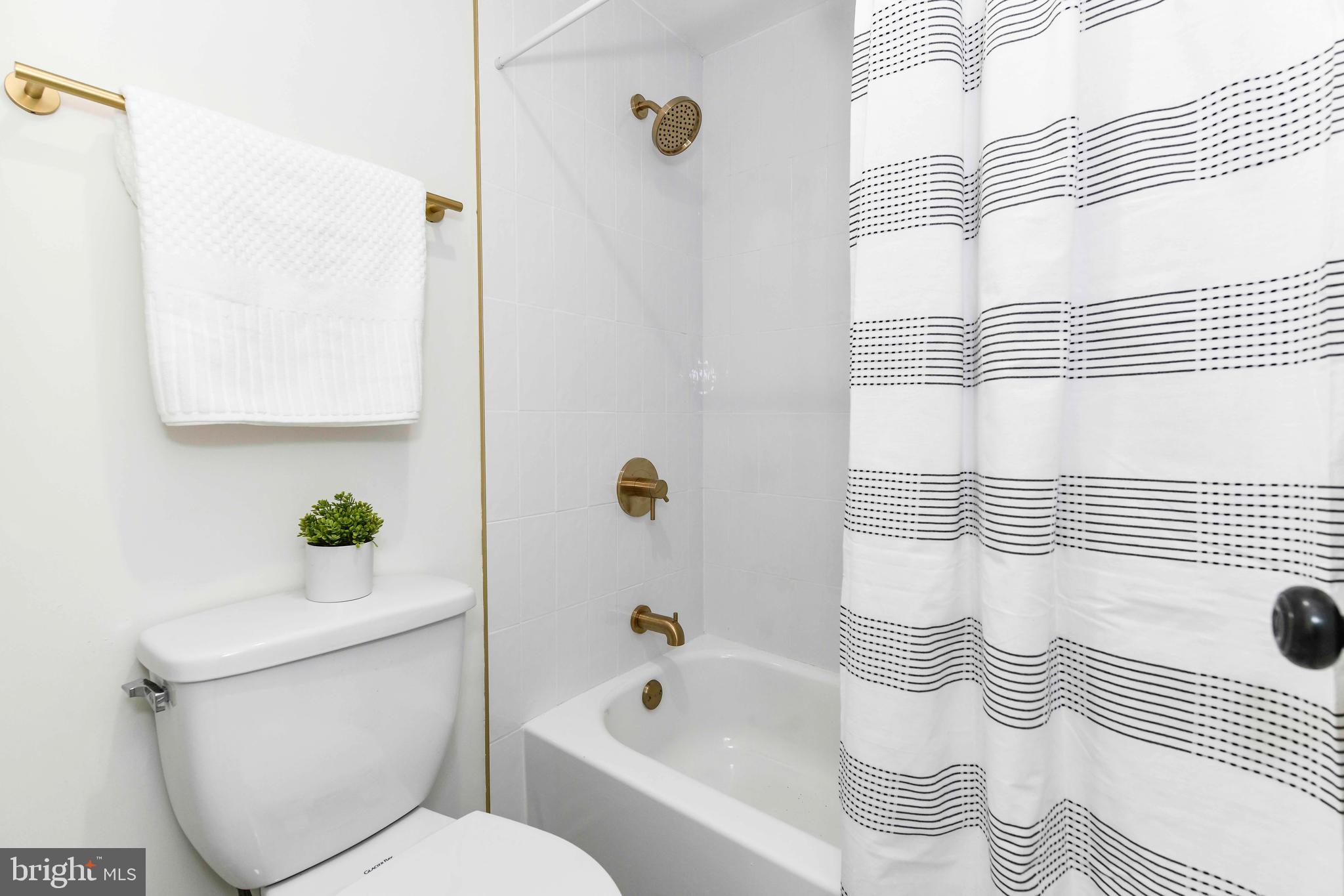 SKYLINE PLAZA - Residential