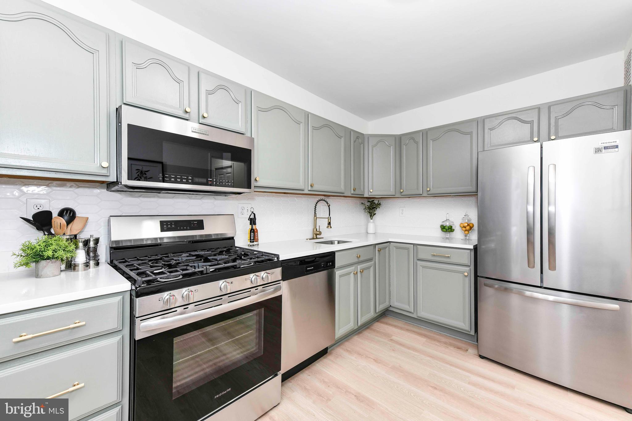 SKYLINE PLAZA - Residential