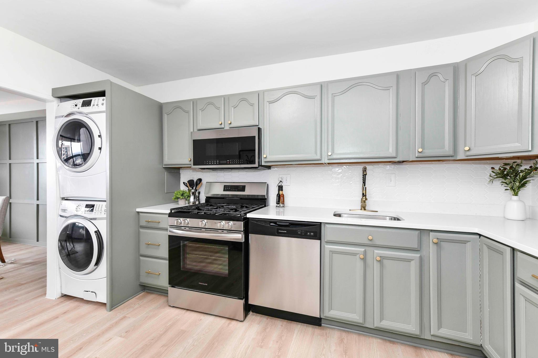 SKYLINE PLAZA - Residential