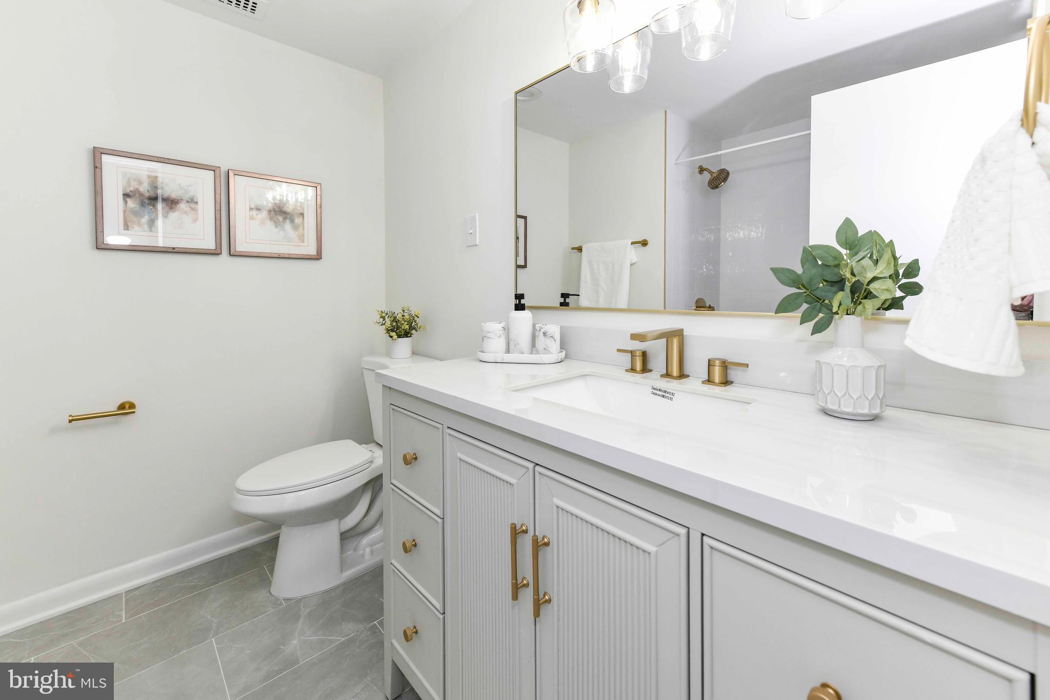 SKYLINE PLAZA - Residential