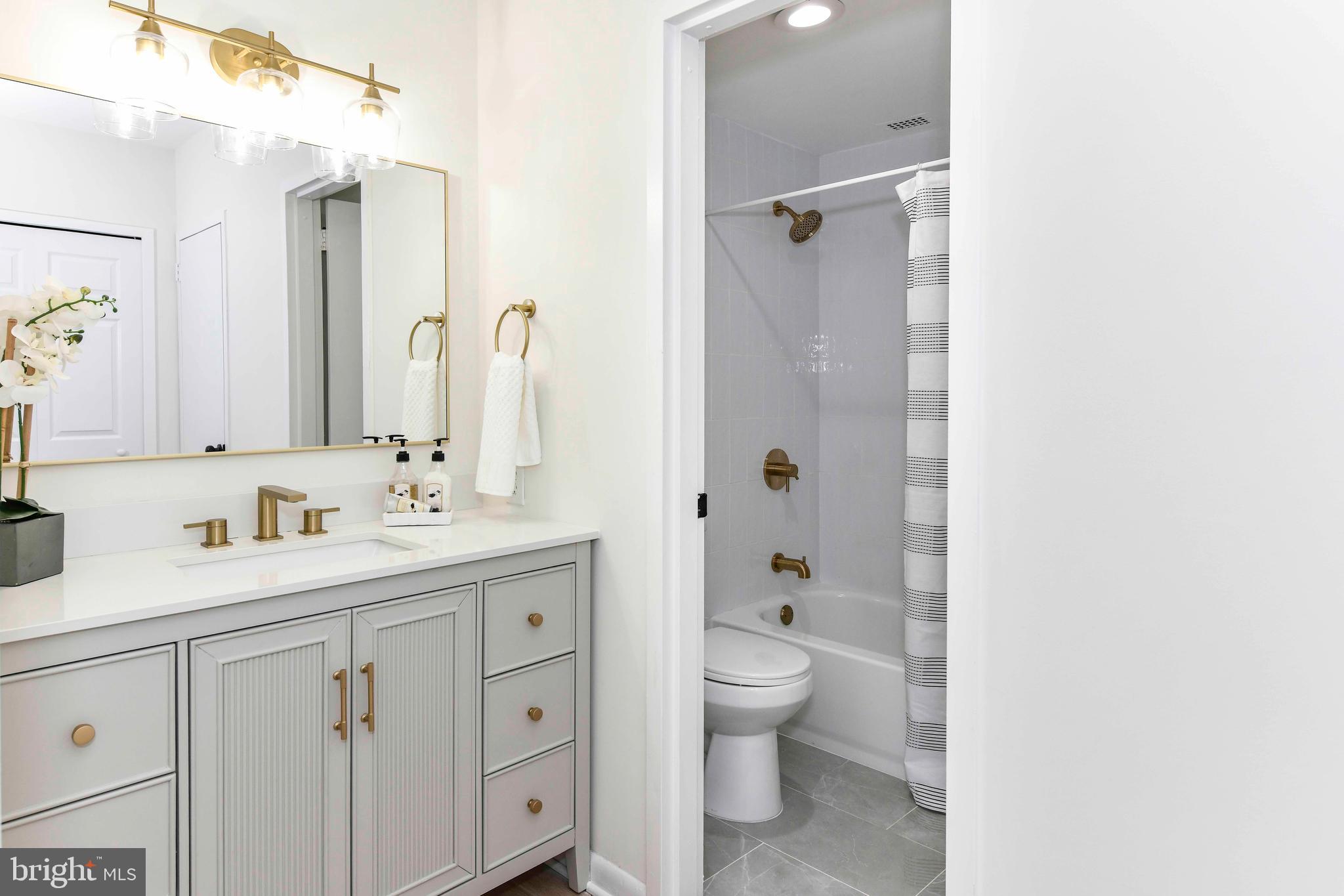 SKYLINE PLAZA - Residential