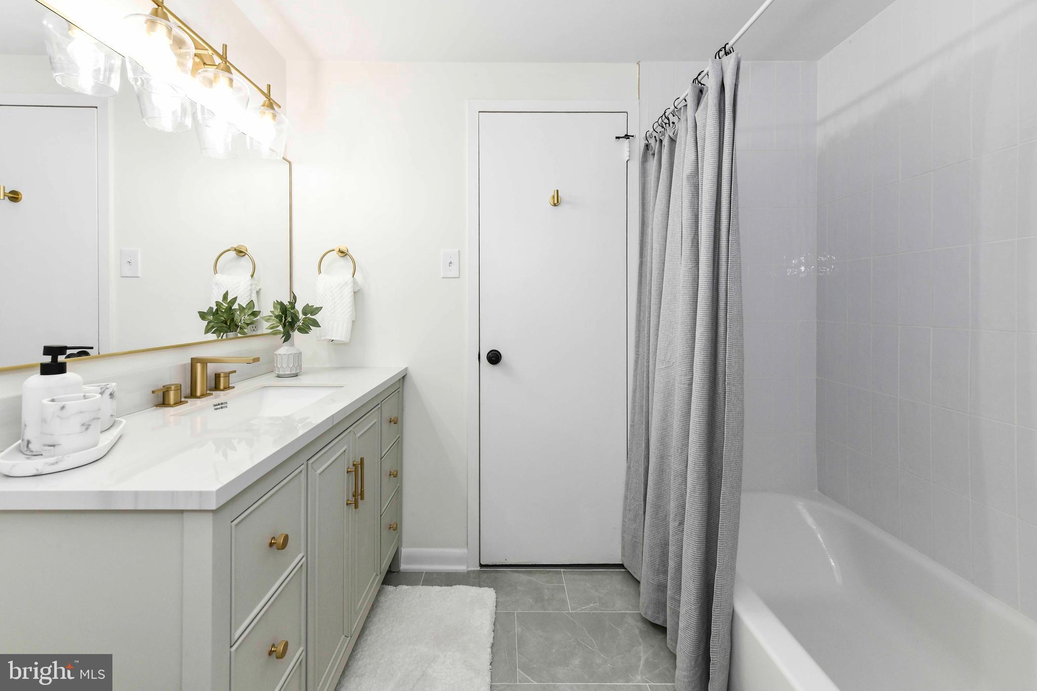 SKYLINE PLAZA - Residential