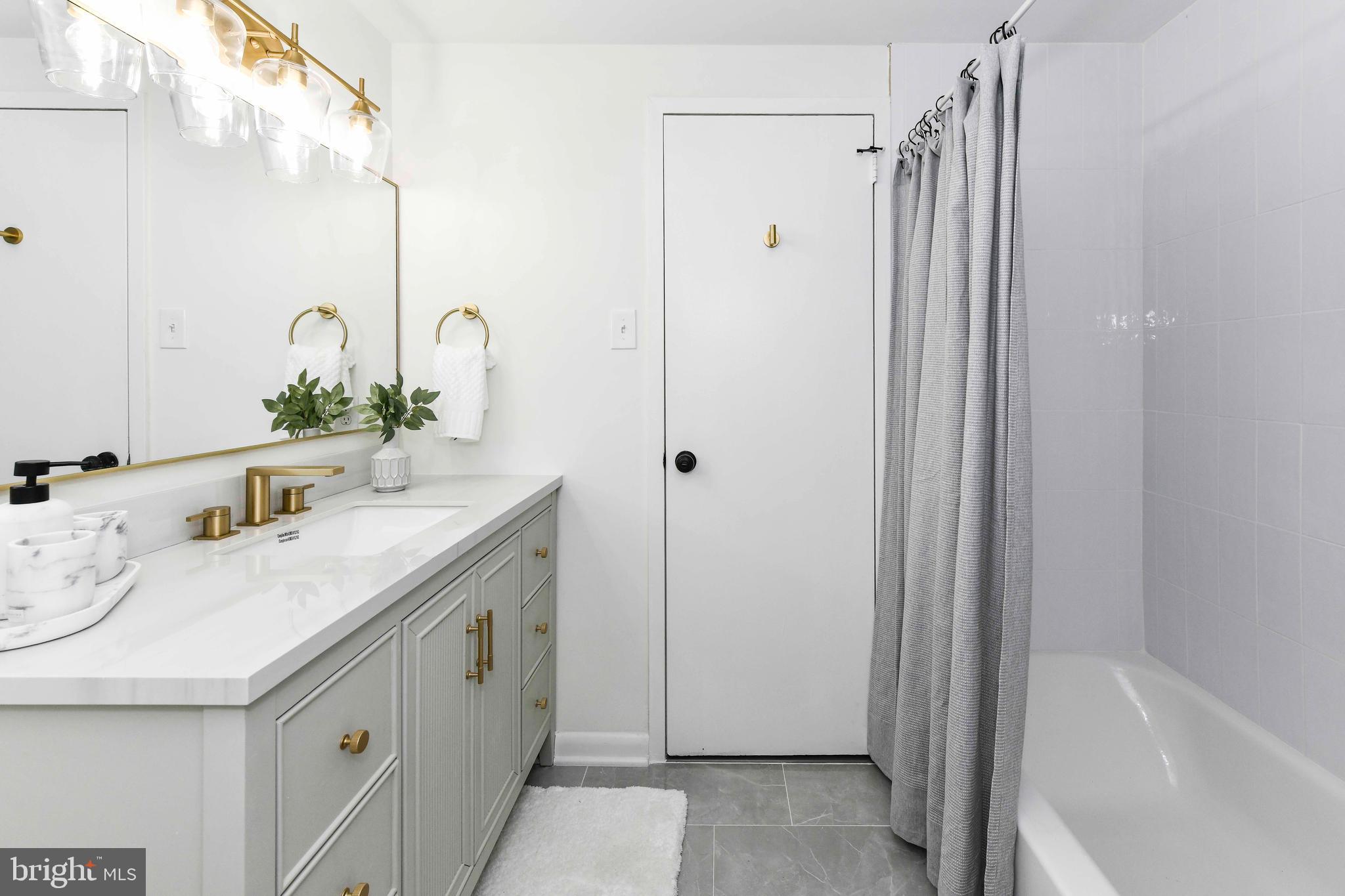 SKYLINE PLAZA - Residential