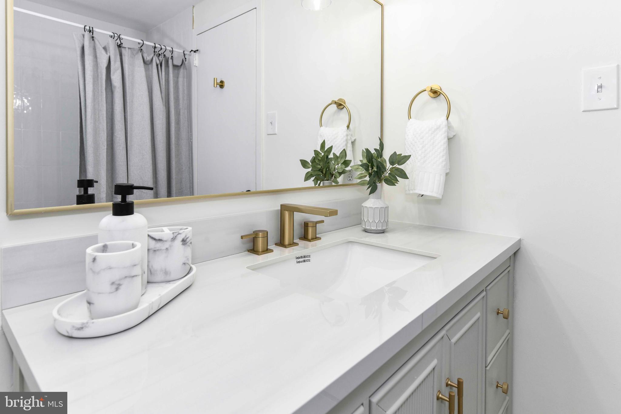 SKYLINE PLAZA - Residential