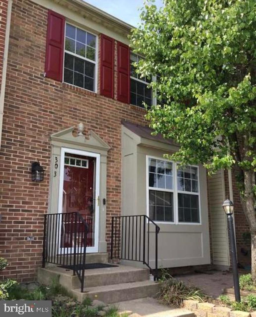 Make this charming 3 bedroom 2 bathroom house your new home! This home features a bright and spacious kitchen and dining room perfect for entertaining! The inviting living room offers ample room to enjoy an evening in or take your night outside to relax on the back patio! Don't miss this opportunity to make this home yours. Contact our leasing agent for more information! 
Experience modern living with this technologically advanced smart home, featuring intuitive automation, energy efficiency, and enhanced security, all seamlessly integrated for your convenience and peace of mind.
Qualifying criteria: 
We do require the household Resident score be a minimum score of 615, as well as the household earn a gross monthly income of 3x the property rent, and have a debt-to-income ratio of 50% or less. 
Additionally, we review credit and background to ensure all standard requirements are met.