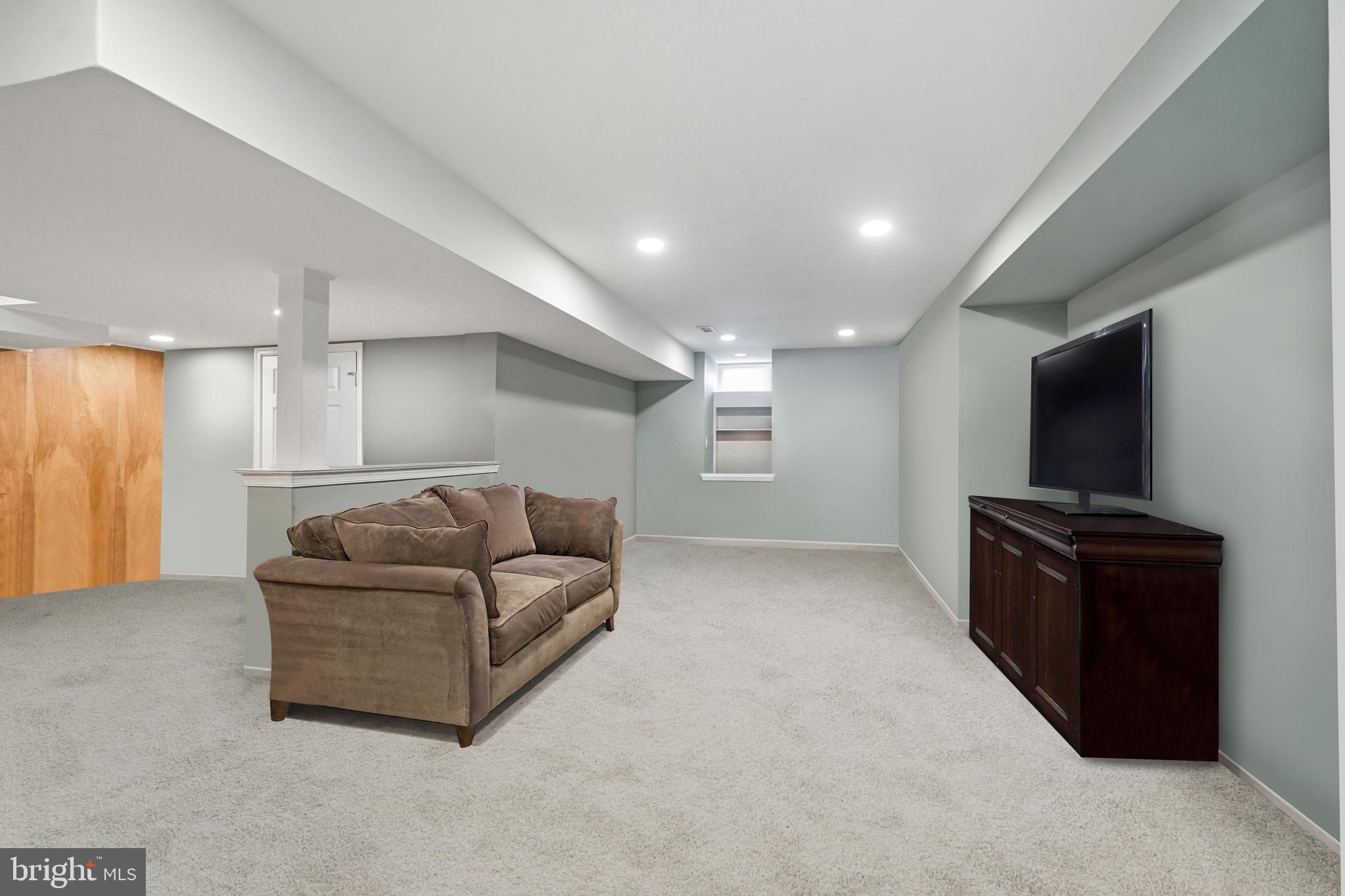 BUCKINGHAM SQ - Residential