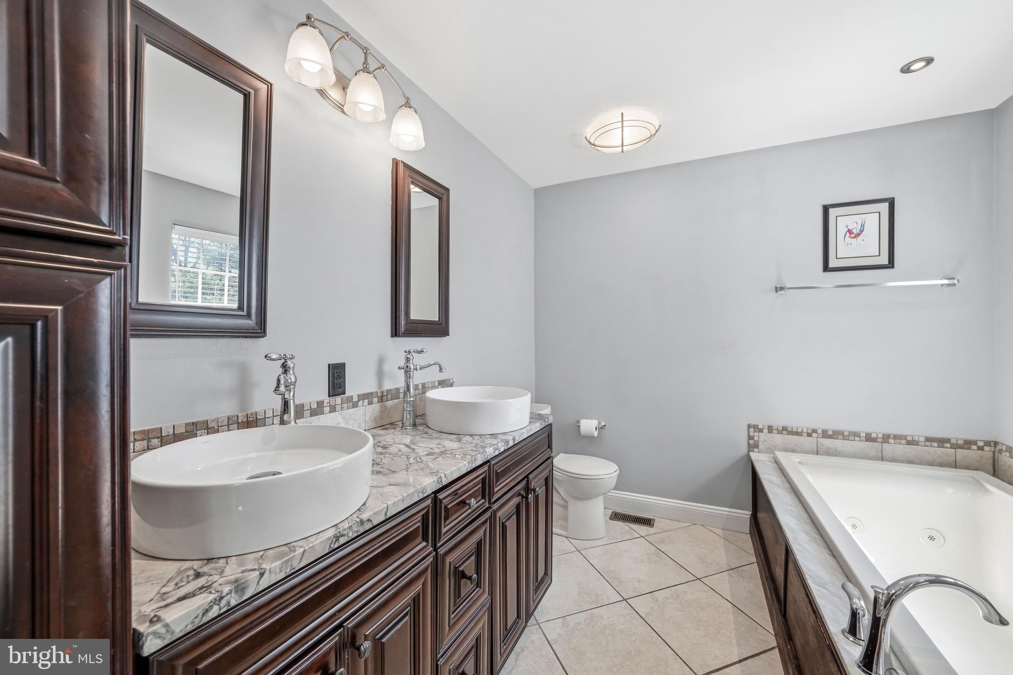 BUCKINGHAM SQ - Residential