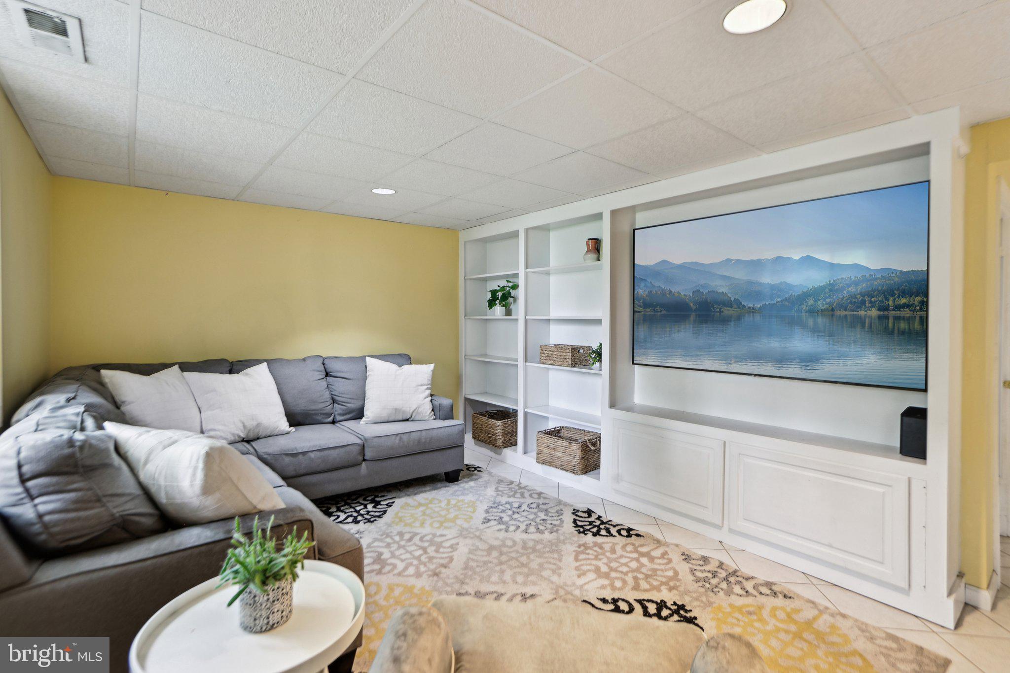 VIRGINIA HILLS - Residential