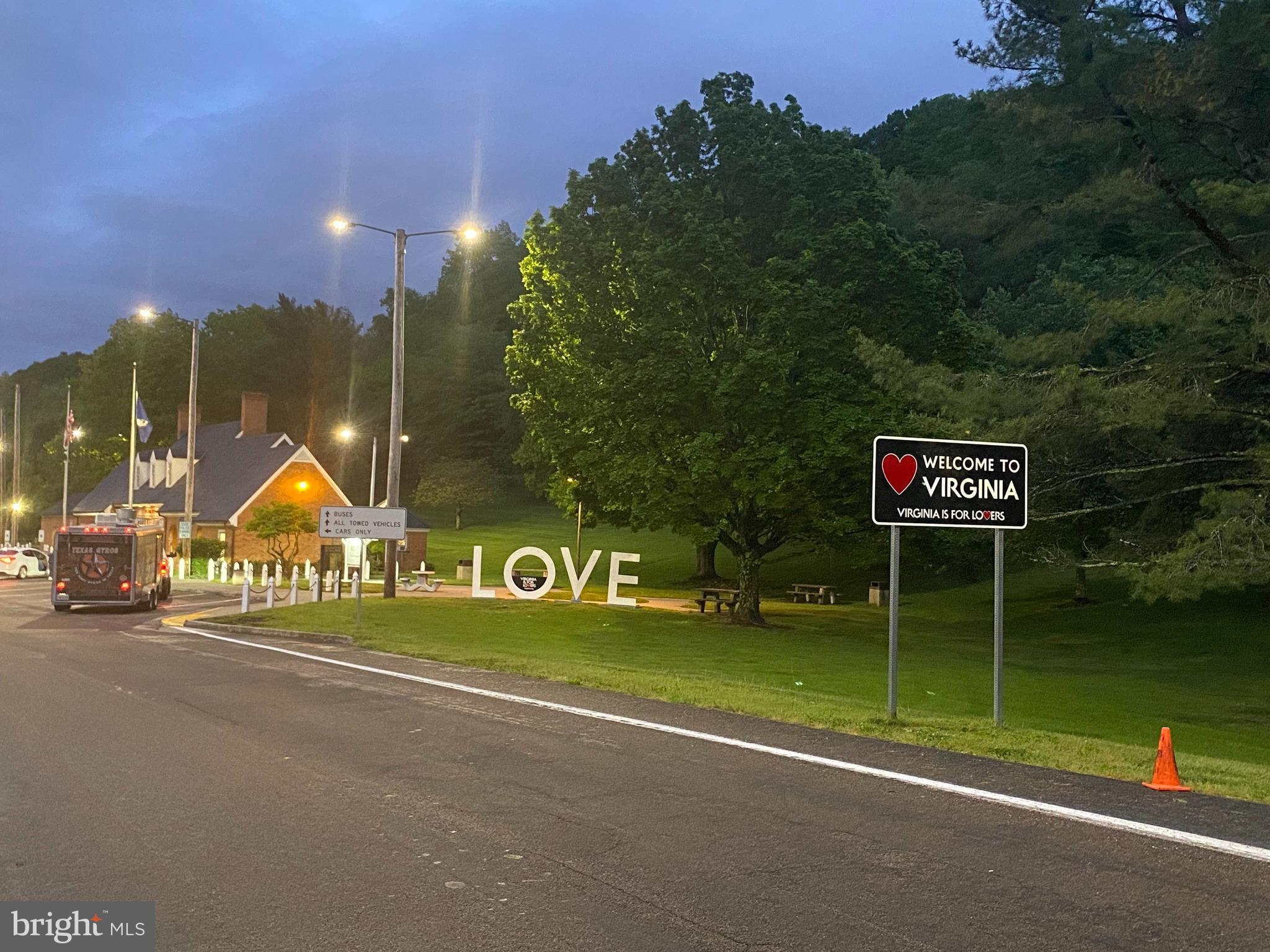 3987 RICHMOND HIGHWAY